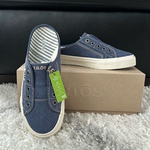 NWT Taos EZ Soul blue wash canvas 7 M slip on sneakers mules arch support